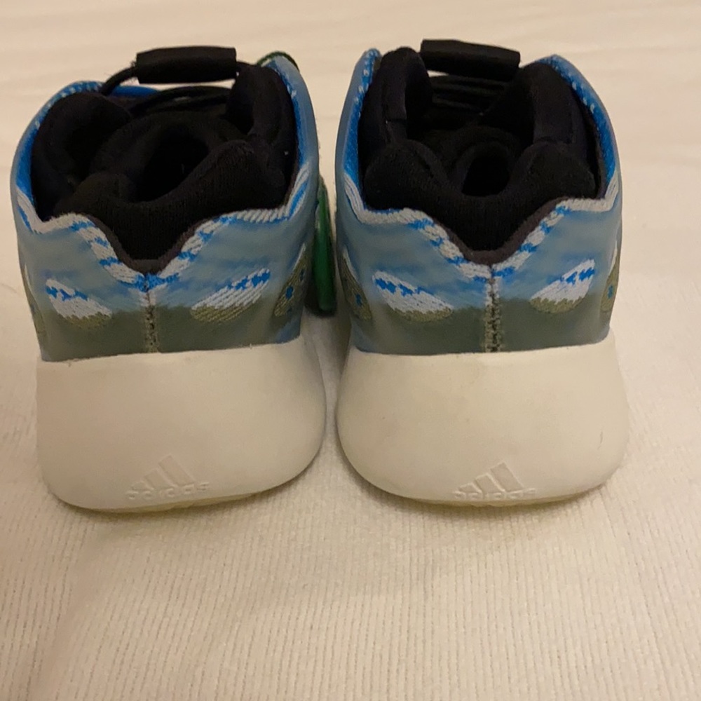 Yeezy 700 V3 (Arzareth) - Picture 2 of 4